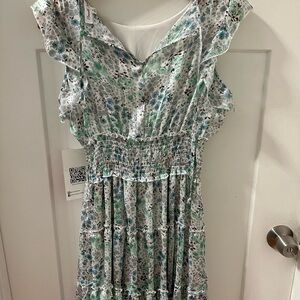 Floral dress. New with tags. Size Medium.
